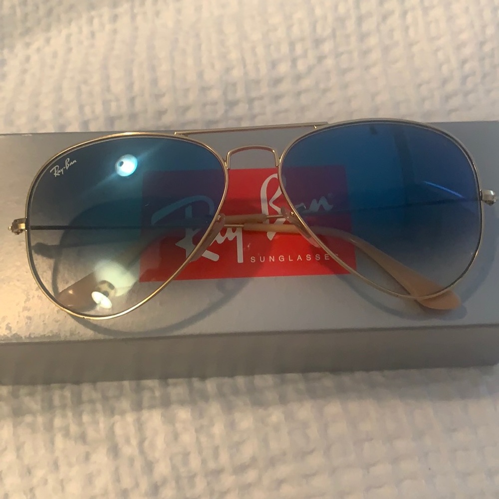 Blue to white gradient aviator sunglasses